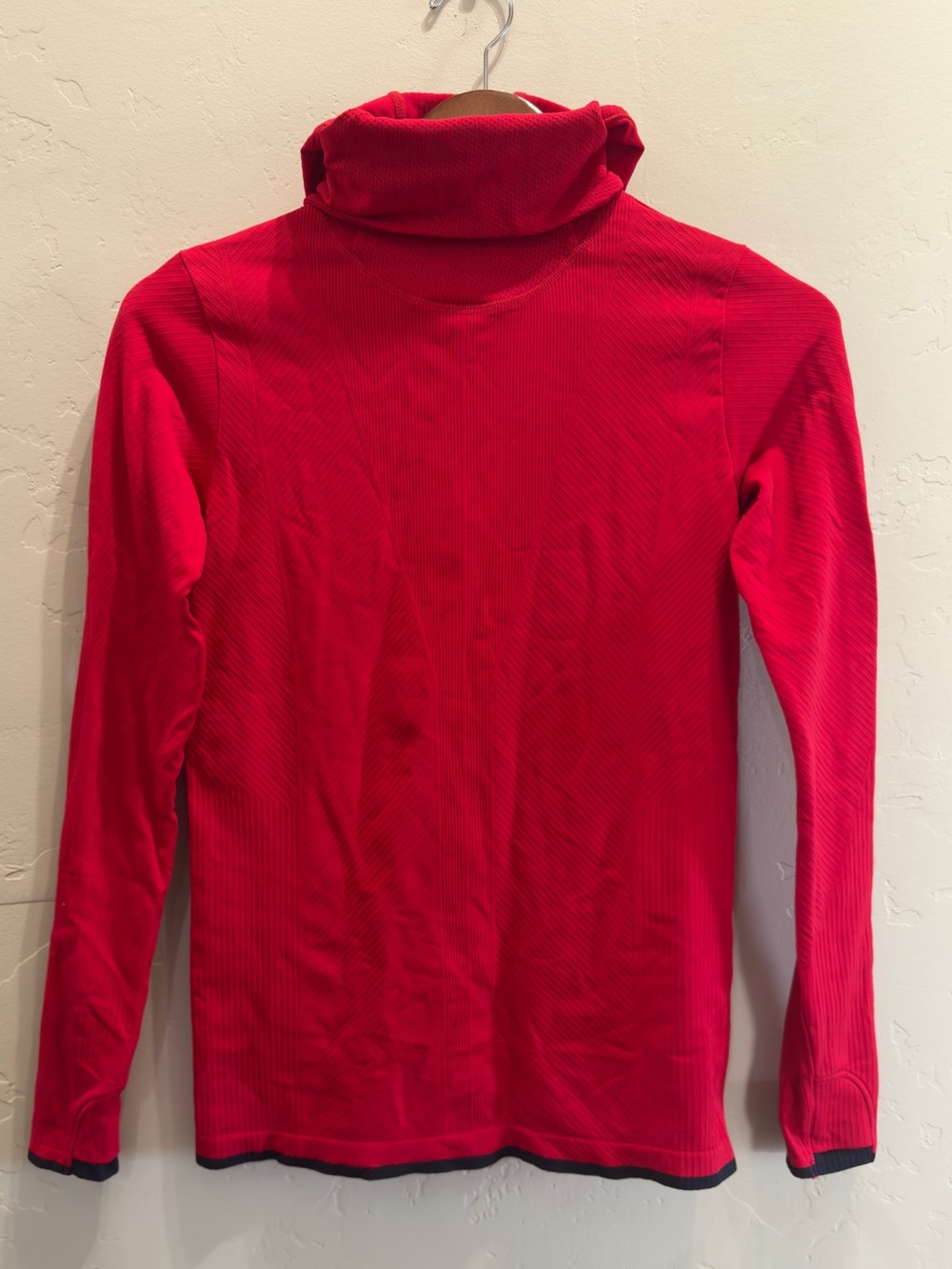 Athleta Flurry Seamless Turtleneck Base Layer Red Size M